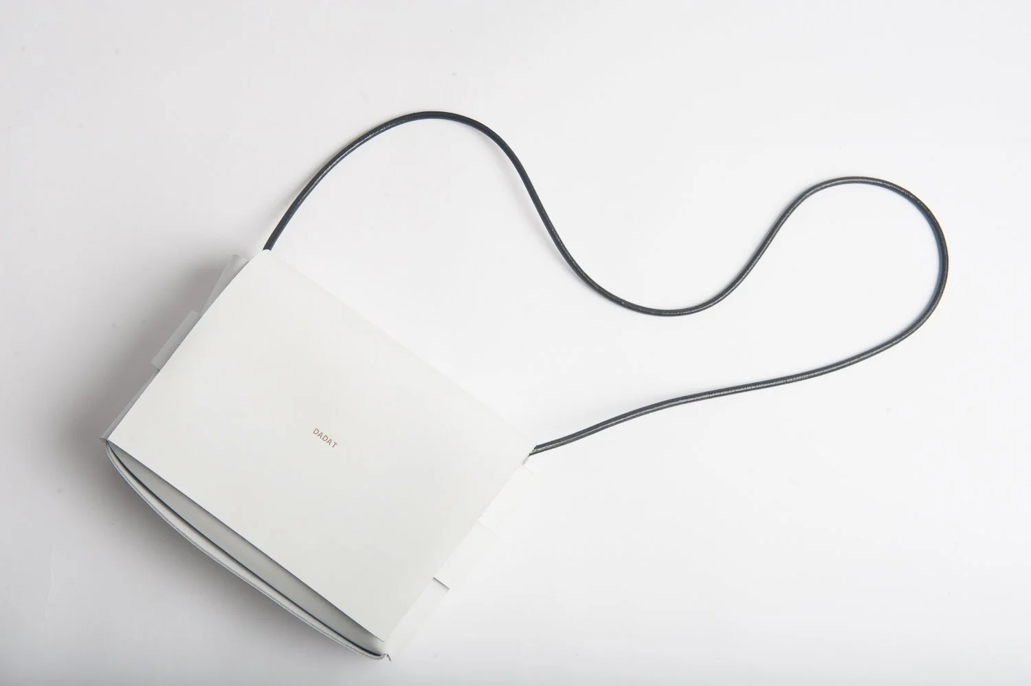 dadat.studio-oui.bag-white10.jpg