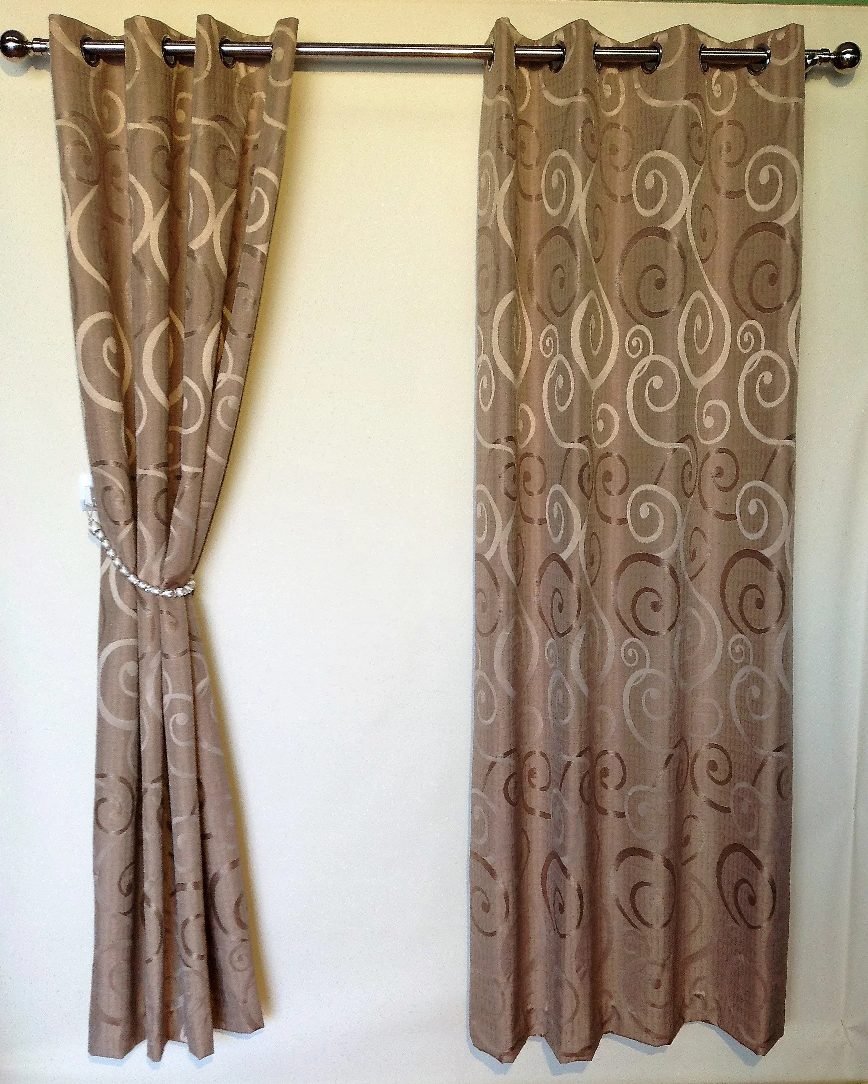 Lined eyelet curtain 741E (220cm drop)