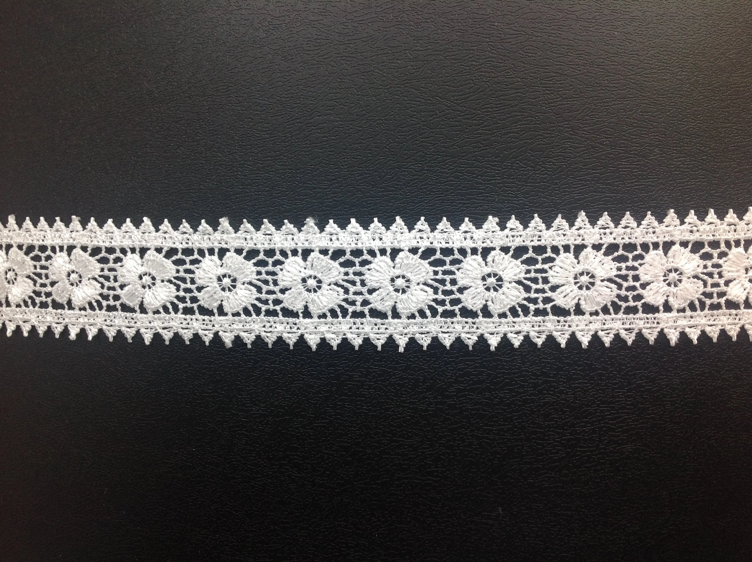 Tradway chemical lace 0575-1212 raw white 3.5cm.JPG