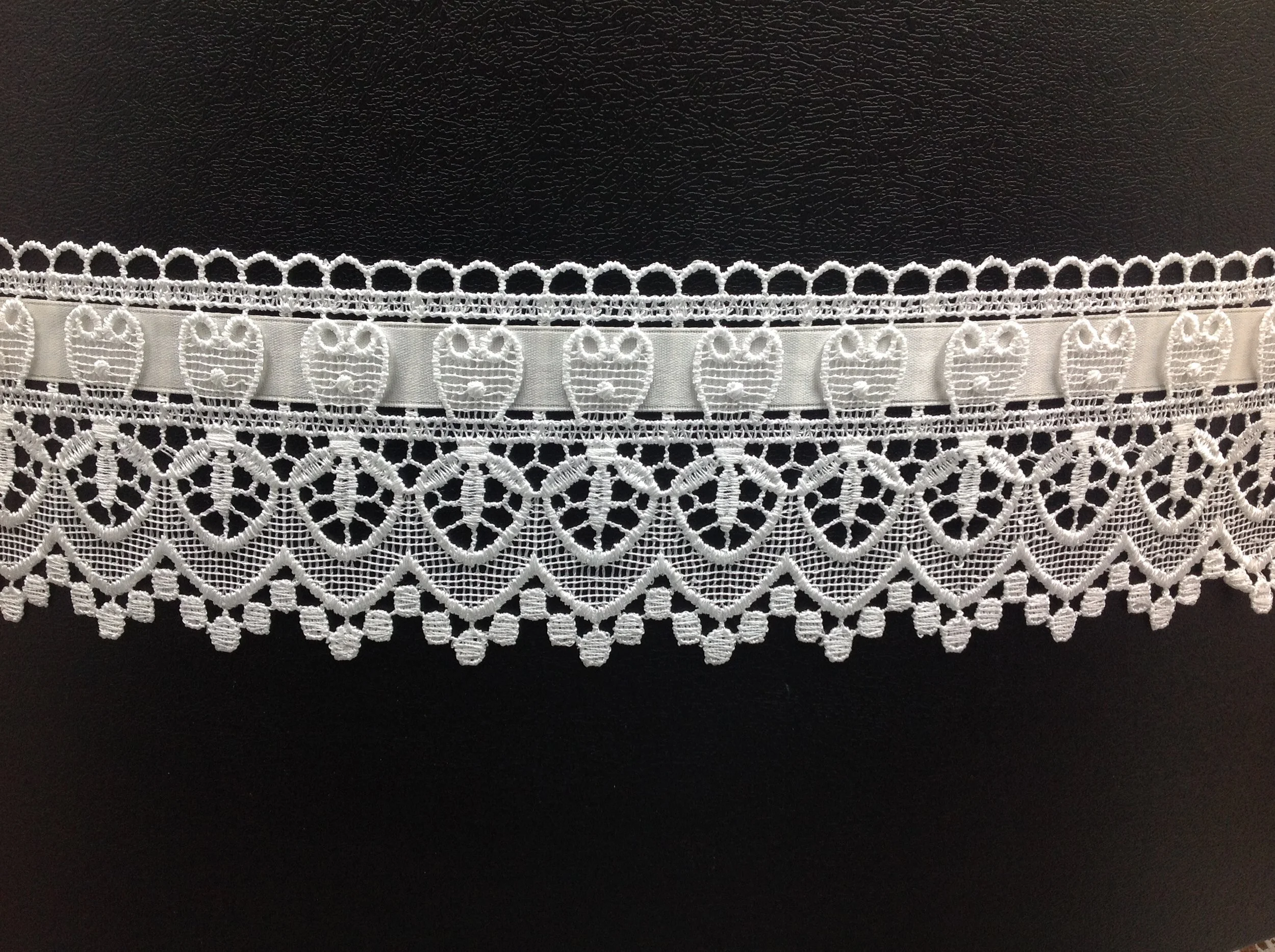 Tradway chemical lace HK07575 raw white with ribbon 8cm.JPG