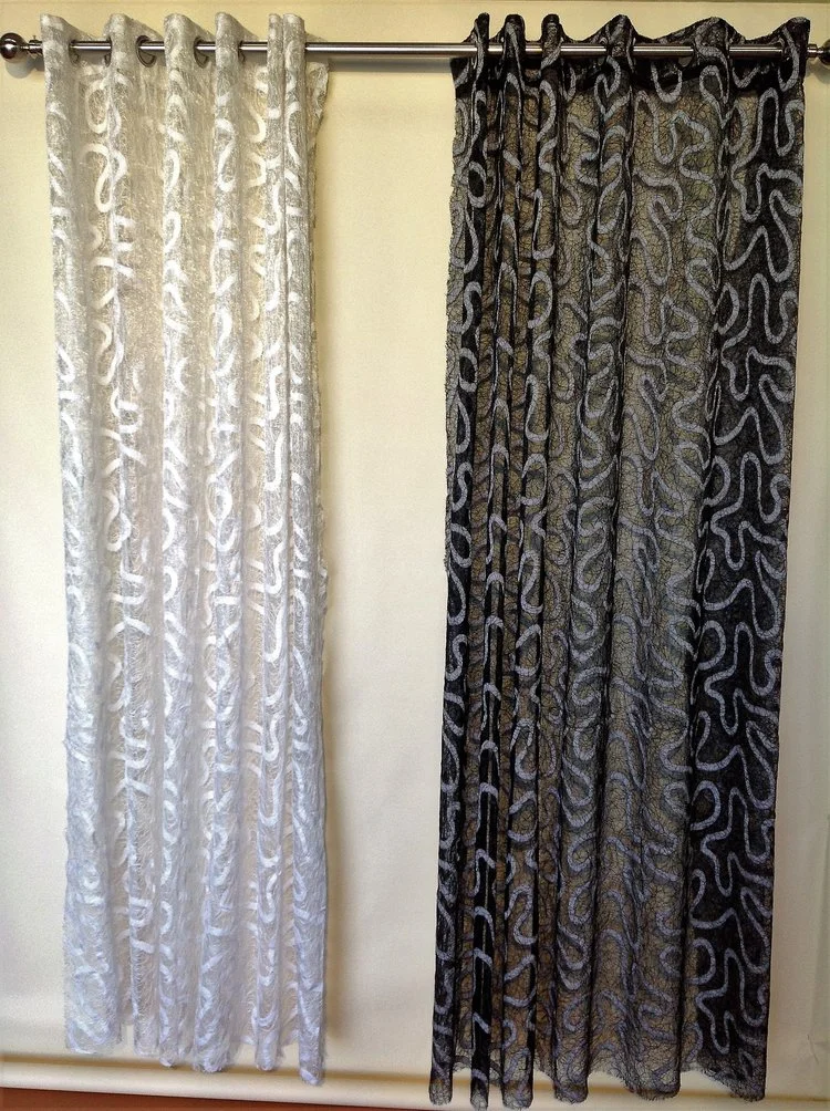 Continuous width eyelet curtains