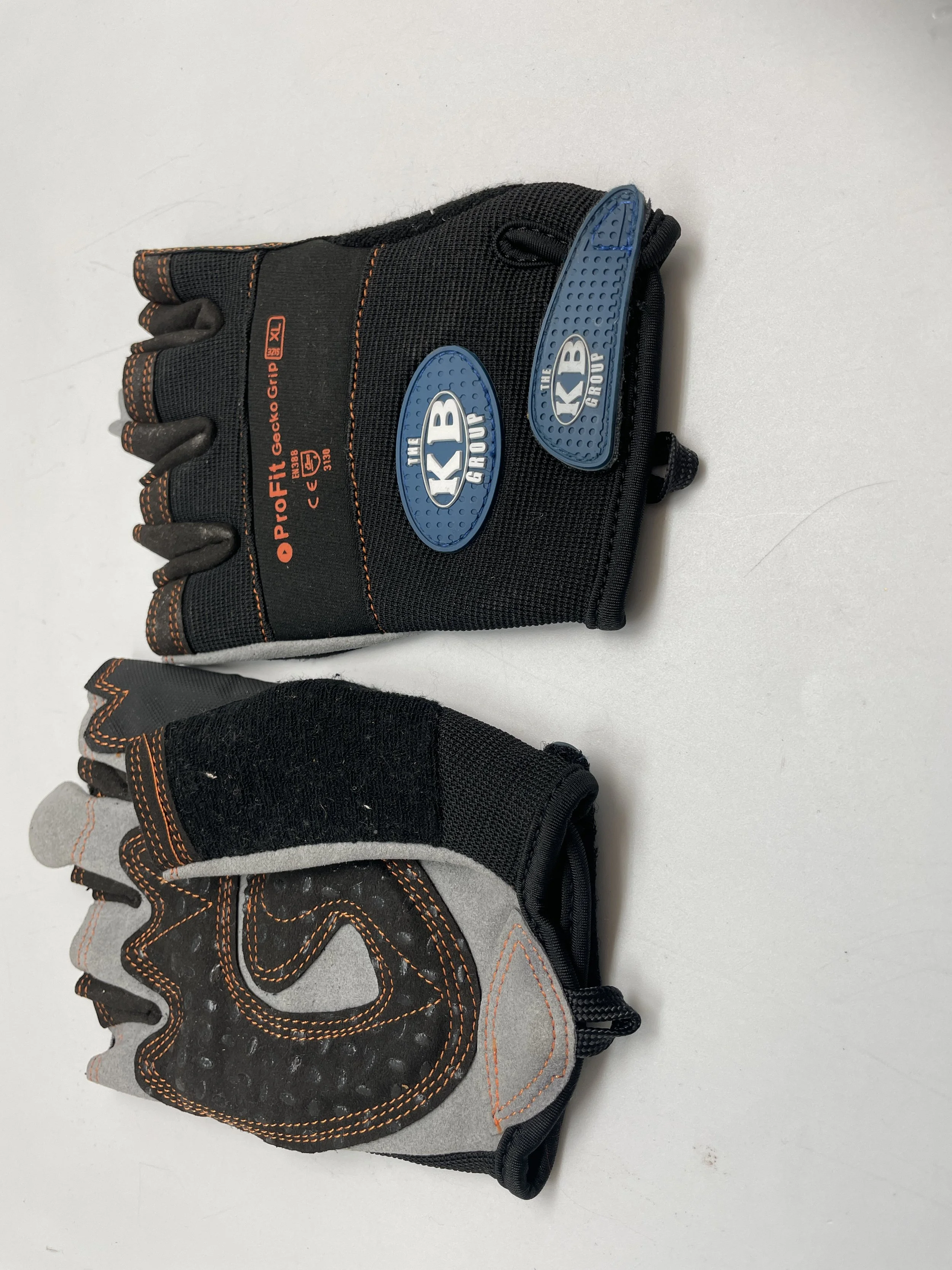 Fingerless work gloves