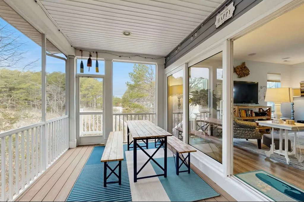Screened Porch - Table