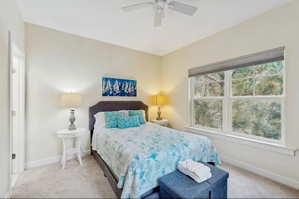 Upstairs Master Suite - Queen Bed