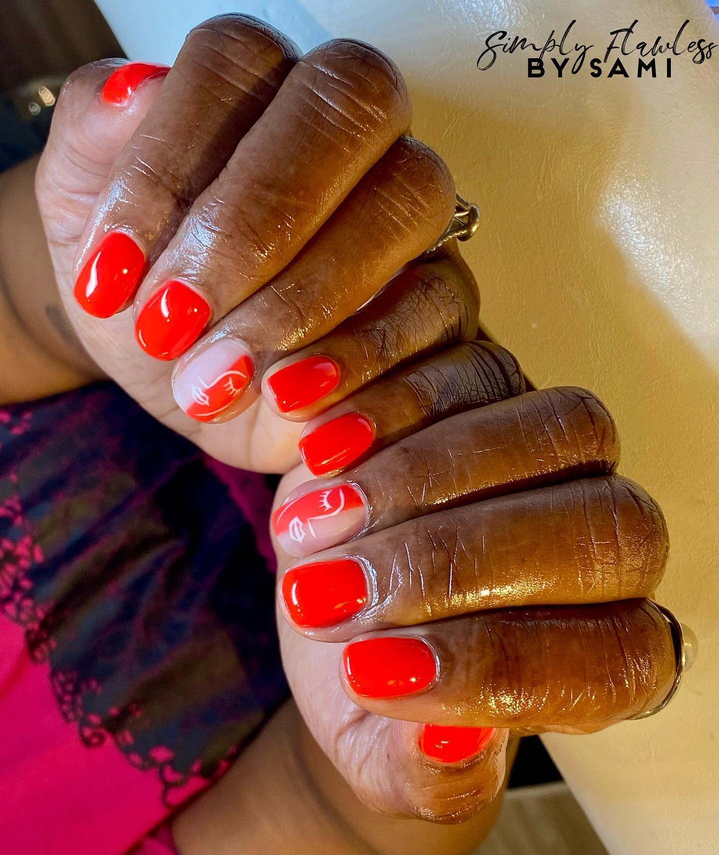 🅣🅦🅞‌ 🅵🅰🅲🅴🅳
•
•
Structured manicure using @luminary_nail_systems clear builder gel
@apresnailofficial French Manicure Gel in “Open Close Exit”
@youngnailsinc gel paint “Fizz”
@prestogel Matte Top Gel
@the