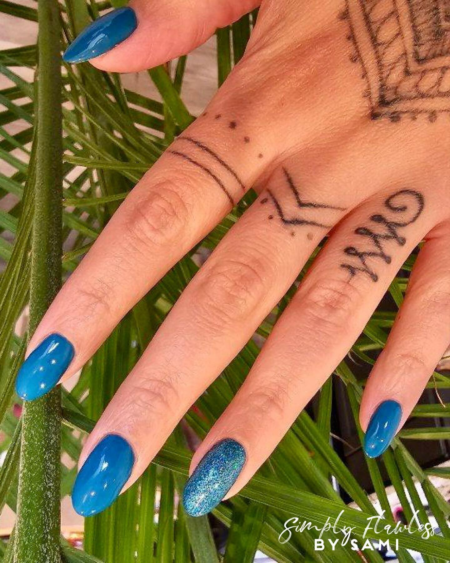 💙🐟ǟʐʊʟ🐟💙
•
•
•
•
#cnd #cndshellac #shellac #gelmanicure #gelpolish #gelpolishmanicure #lecente #lecenteglitter #lovelecente #springmani #springnails  #naturalnails #healthynails #ctnails #newhavennails #ctnailartist #newhavenn