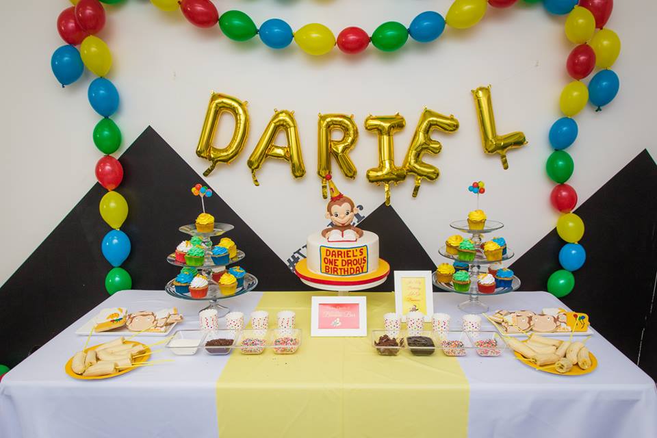 One year old birthday party treat and dessert table. (Copy)