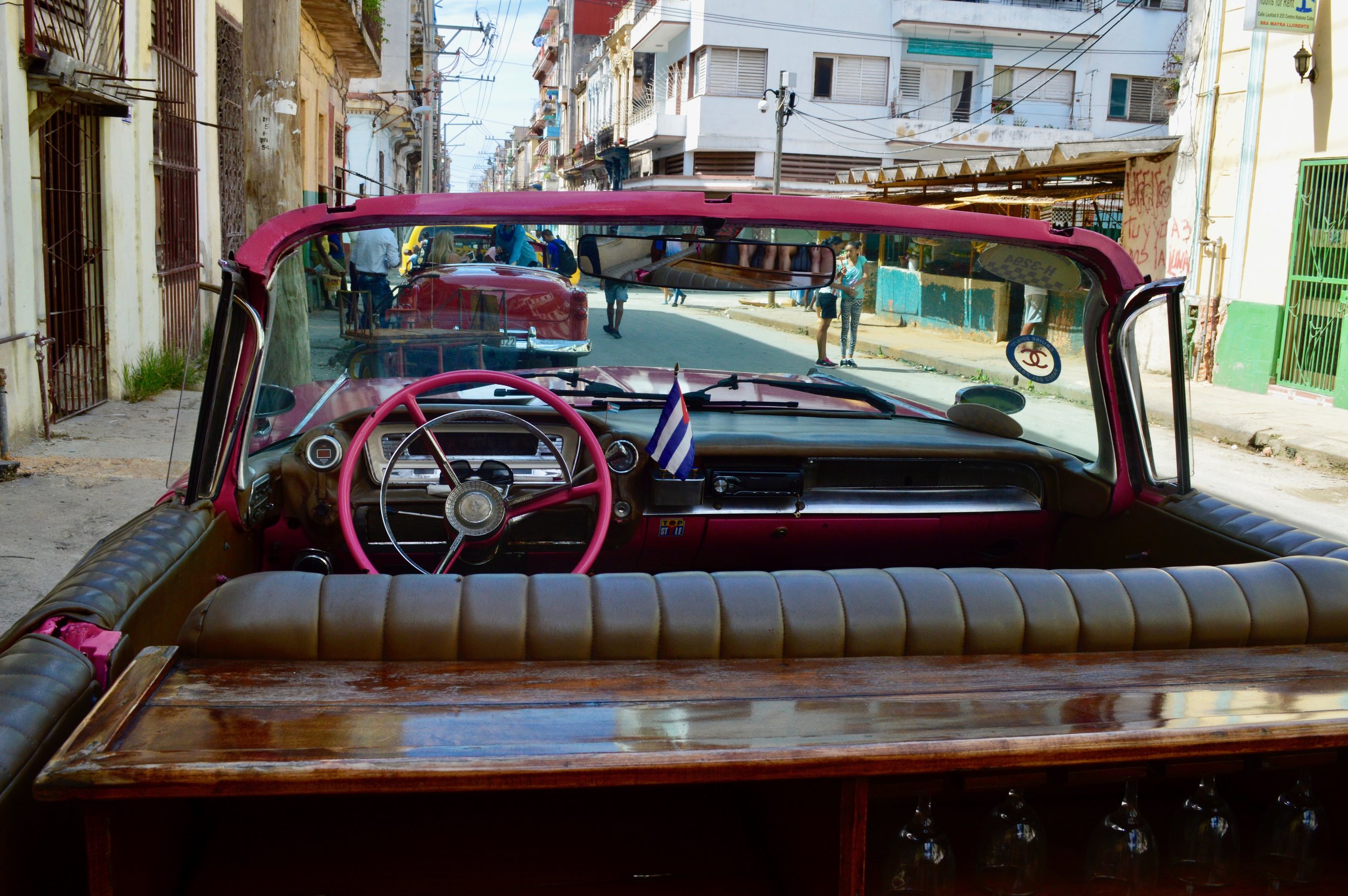 Havana- Un coche a la Malecón.jpg