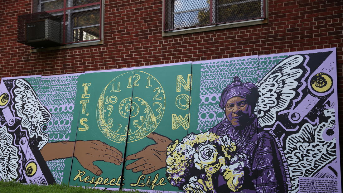 This photo gallery can be found here as part of the article “ From behind bars to Chicago public parks: mural connects prisoners to neighborhood ”. The new mural installed at the Washington Park Field House was designed by men at the Stateville Maximum Security Prison and painted by community members. The project was funded and made as part of Chicago Park District’s Night Out in the Parks program.