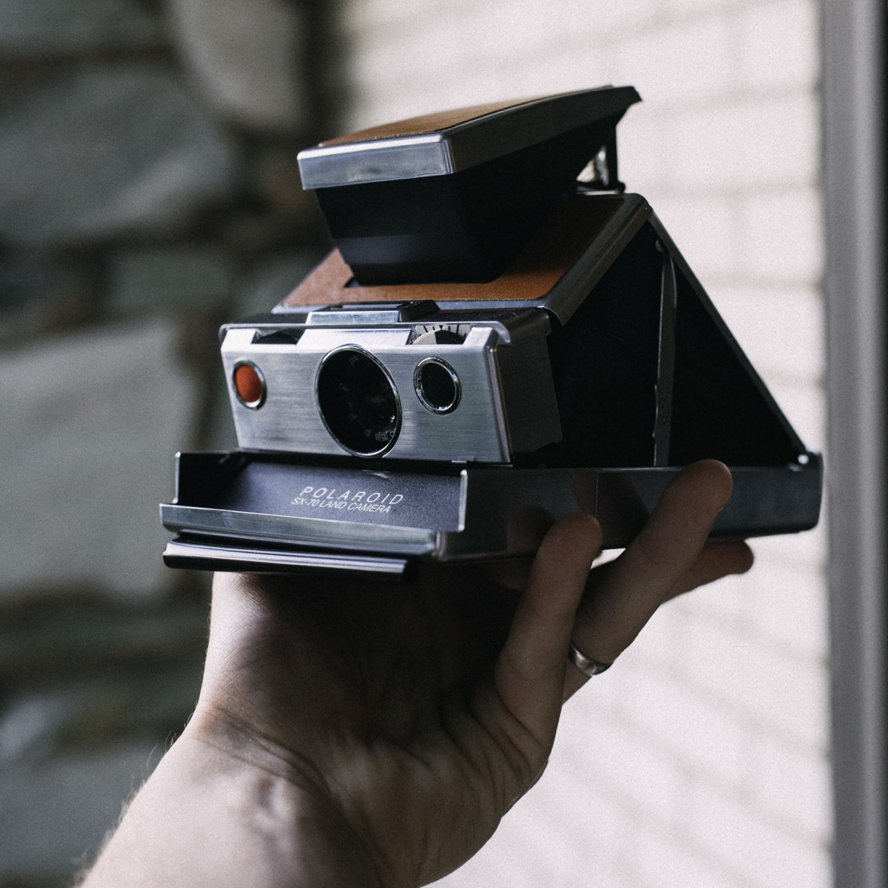 Dankbaar Habubu onderwerpen The Polaroid SX-70 - A Review of the Instant and Timeless Classic — That  Vintage Lens
