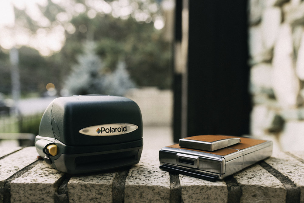 The Polaroid SX-70 - A Review of the Instant and Timeless Classic — That  Vintage Lens