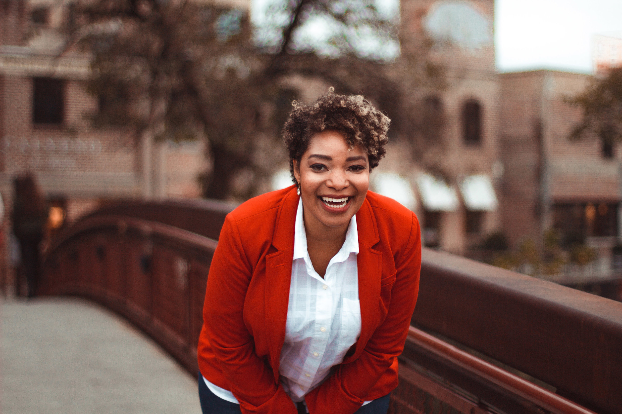 red jacket leanin bridge 2.jpg