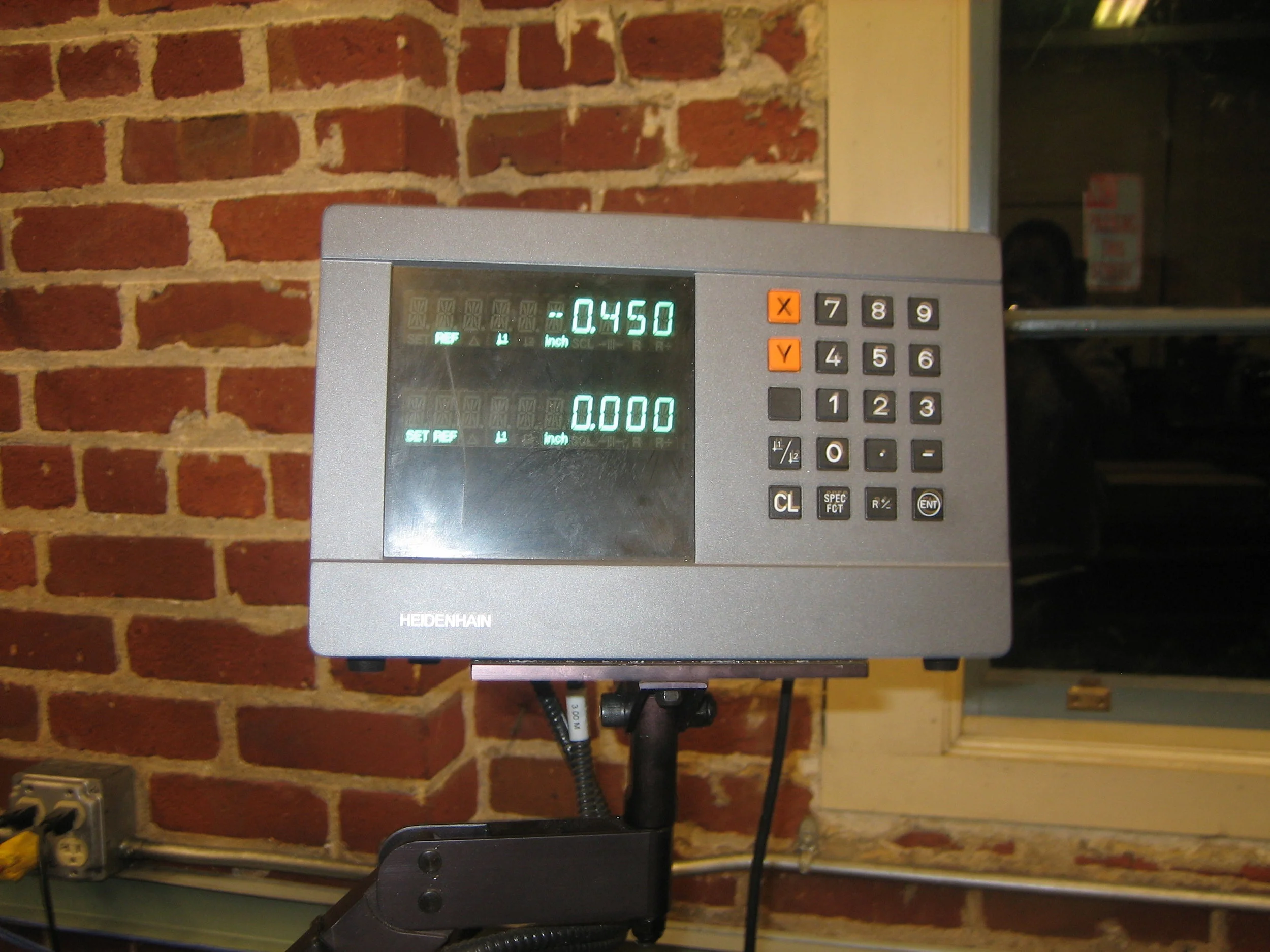 41 Set Bolt Pattern Radius on Mill.JPG