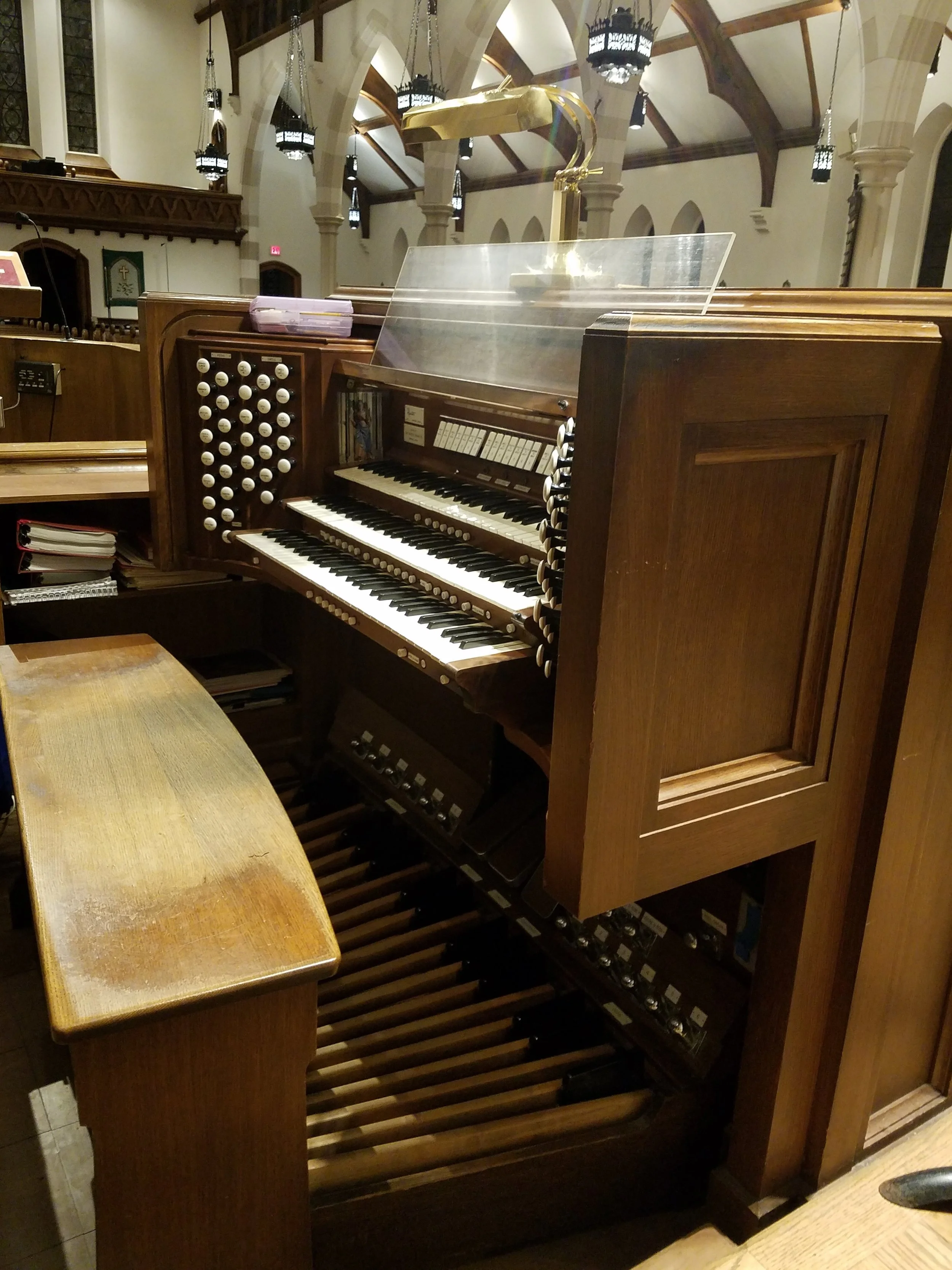 Reuter 1732 console side view.jpg