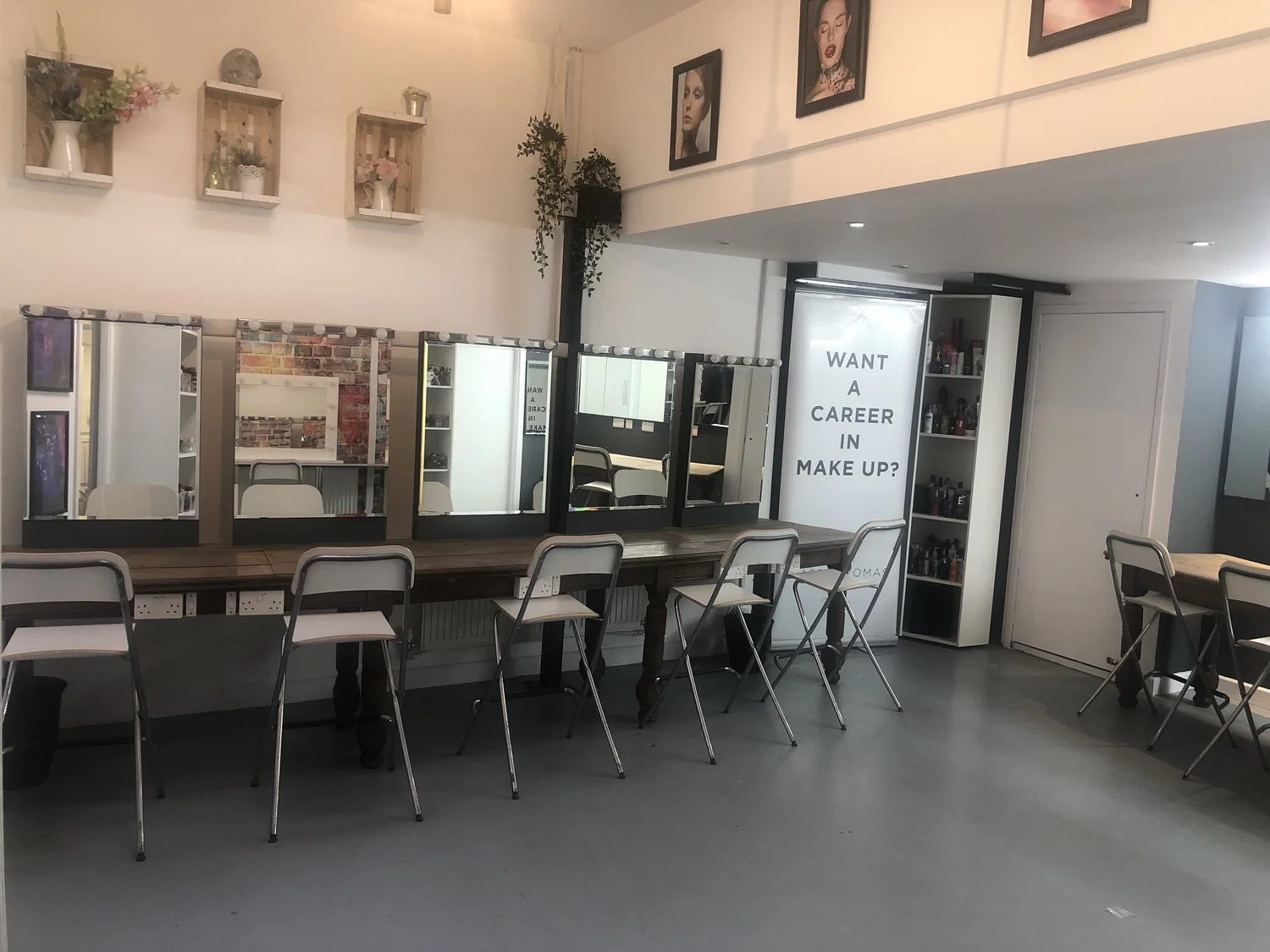 Cassie Lomas Makeup Academy - Makeup School Cassie Lomas Makeup Academy - Makeup School
