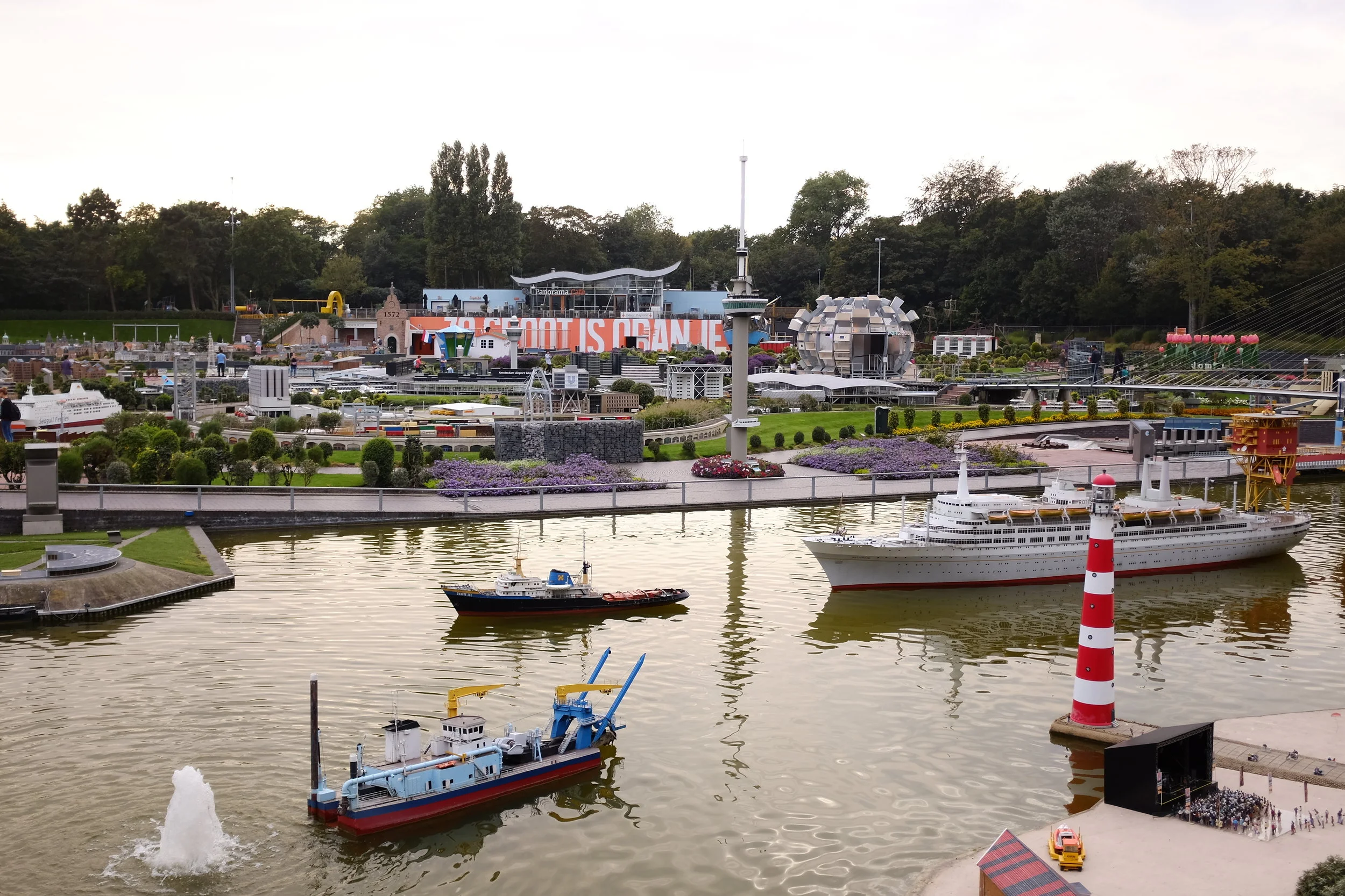 Pemandangan yang akan dilihat begitu masuk ke Madurodam