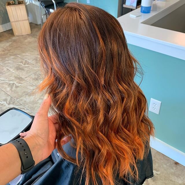 Make IT POP🧡
.
.
#bostonhair #redhairdontcare #redbalyage #bostonhairstudio #roslindale #summerhair #longwavyhair #hairlover #studiomroslindale