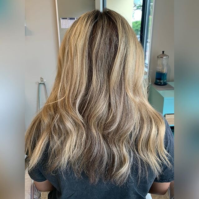 SLAY
#wavyglam #blondelife  #hair #beauty #bostonbalyage #bostonhair #hairboston #roslindale #studiomroslindale #hairgoals #bostonhairstudio