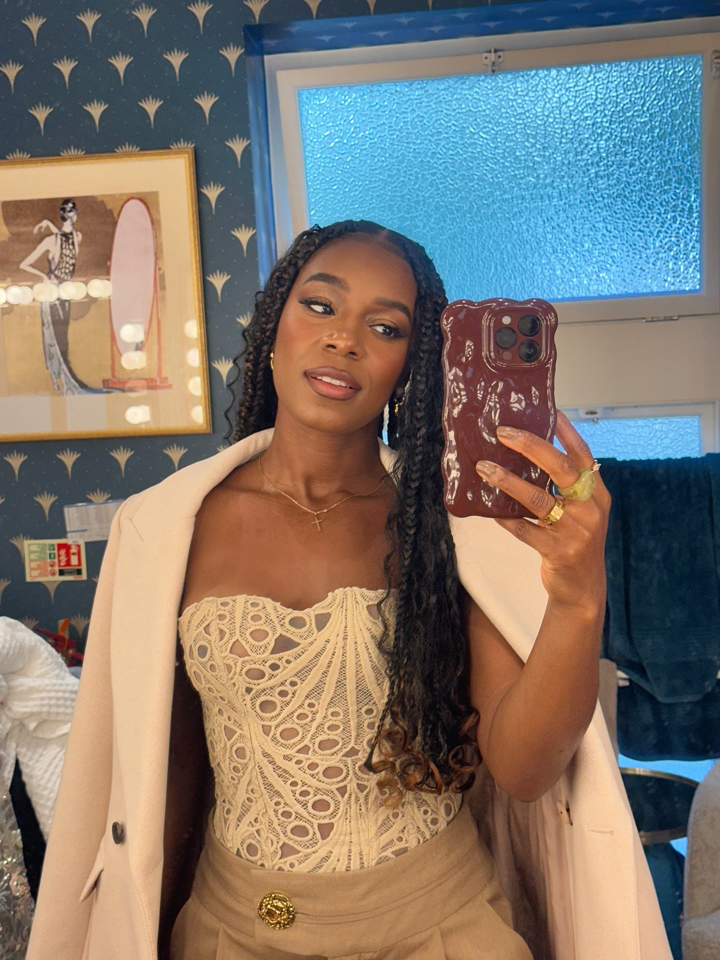 Halfway through my time back in London! Loving every second of it! 💛🥹🇬🇧
1. Photoshoot days! Love how this look came together.
2. BTS @nicolegalemua 
3. Hey Sis @iamamarra 💛
4. My Pottery Results @maisonssommet_workshops ✨
5. Mum is hereee 🥰
6. 