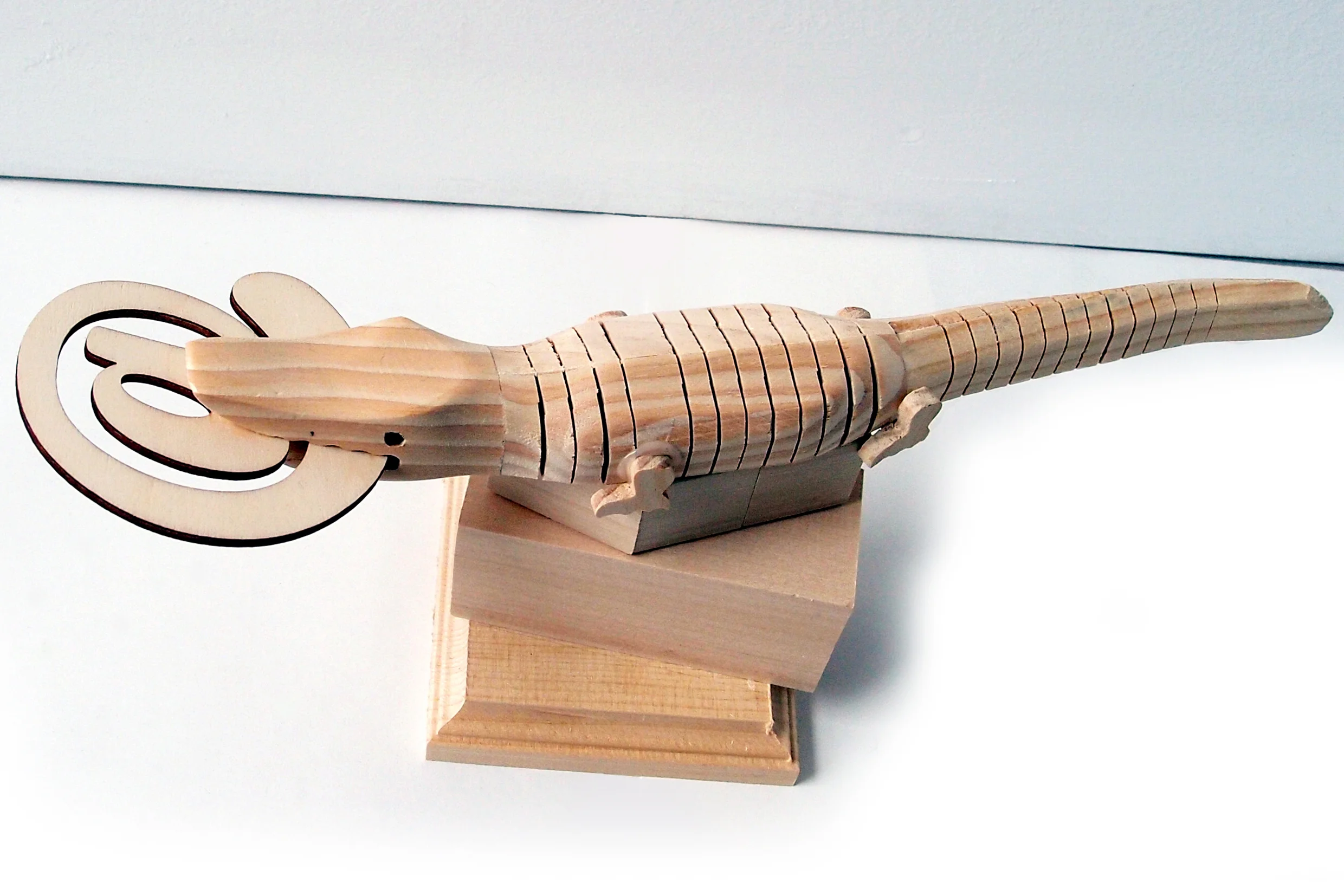 Internet crocodile, wood, 13,5” x 5” x 4,5”
