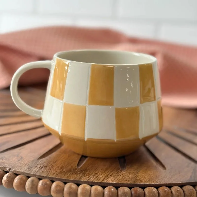 HM mug check yellow 2.jpg
