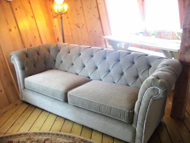 tufted loveseat