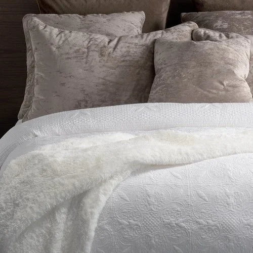 BRNL quilt carmen white 2.jpg