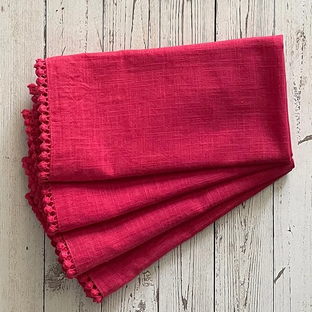 Mah napkin lace red 1.jpg