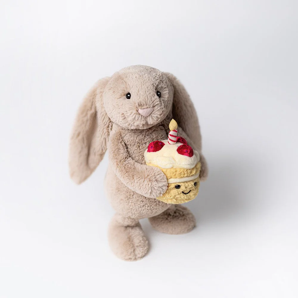 Jelly Bashful beige bunny cake 2.jpg