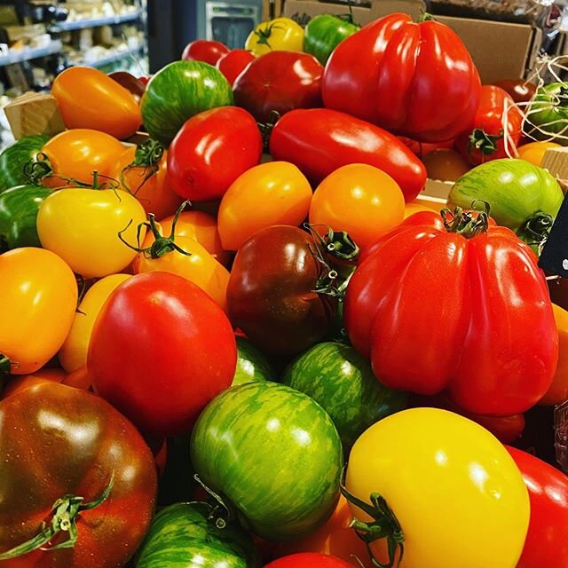 Down at my local food store...did you even know there were so many different shapes and colours of tomatoes?  Fascinating tomato facts:  Tomatoes are a fruit not a vegetable and unlike most other fruits and vegetables are as good for you raw as cooke