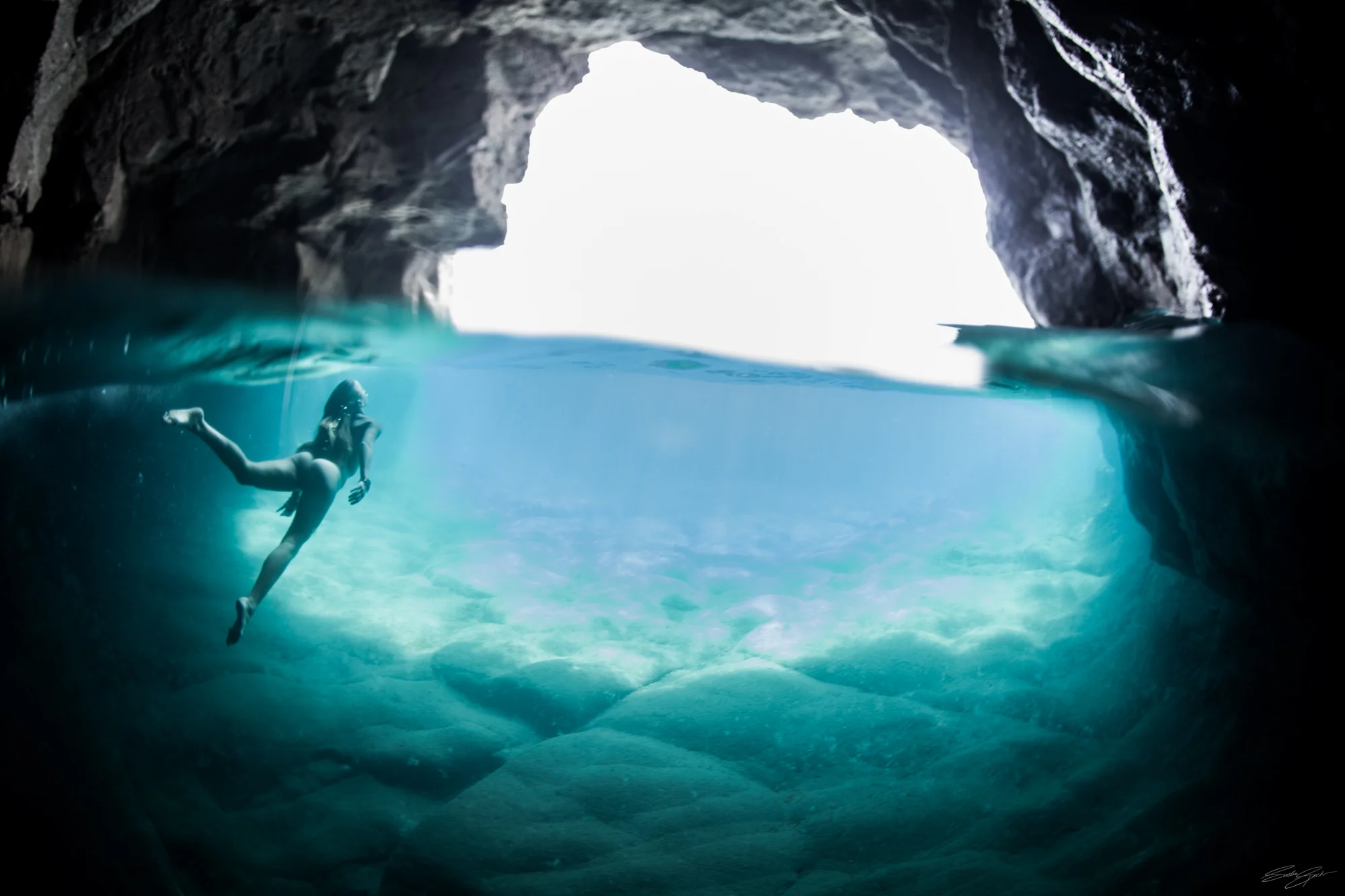 Naked Cave_©Sacha_Specker.jpg