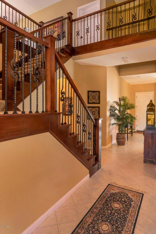 784MercuryAvenue_staircase2.jpg