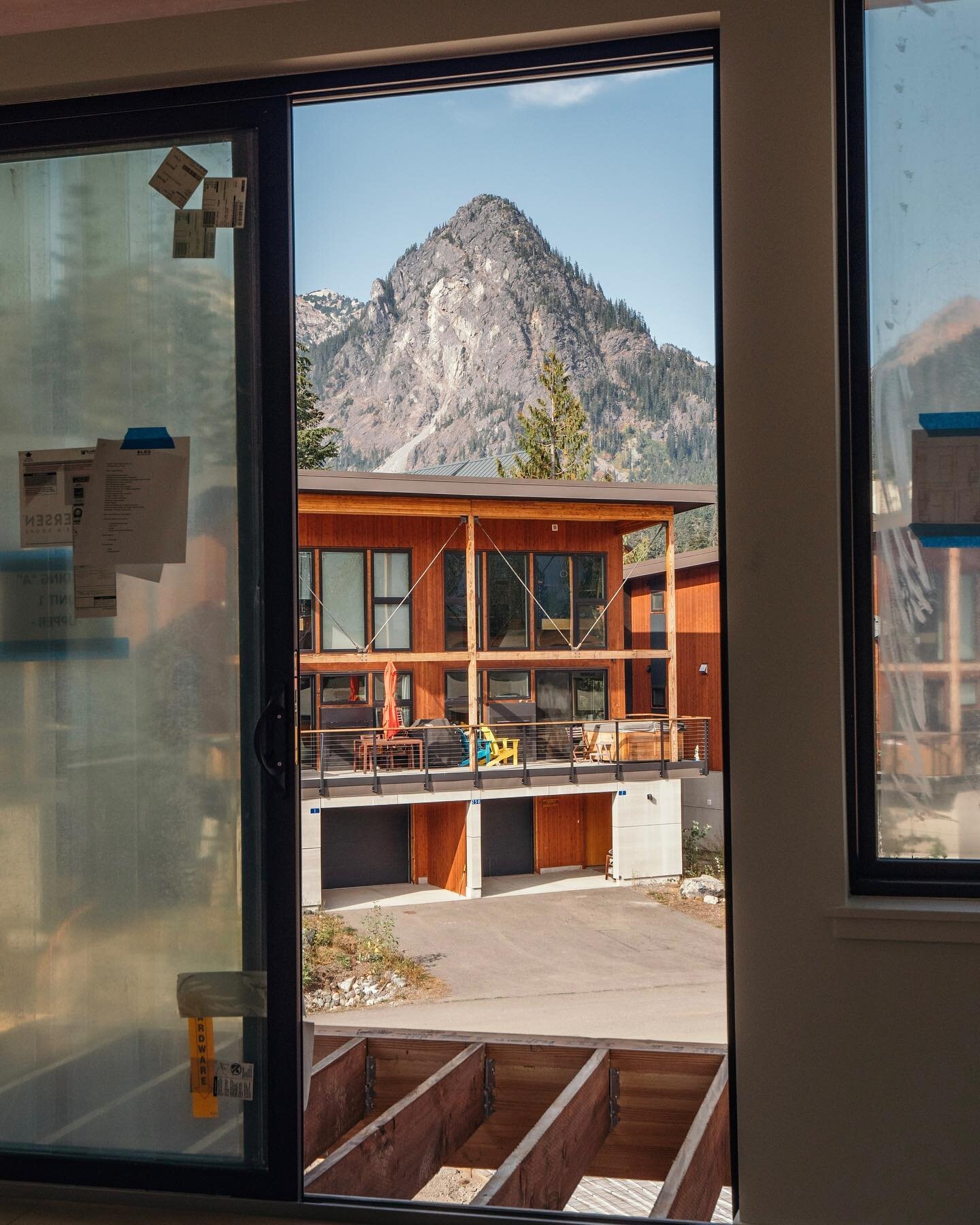 We&rsquo;re loving the view from the new poolside homes at @thepasslife! 

Prefab: @bld_house 
Architect: @citizen.design