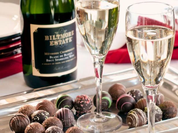 Ladies Night @ Lolo's: Champagne + Chocolates Pour Painting