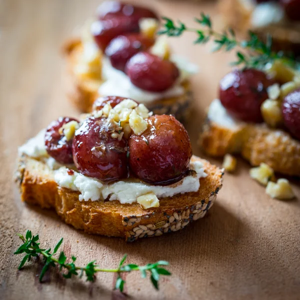 raosted-grape-crostini-goat-cheese-sq-3.jpg