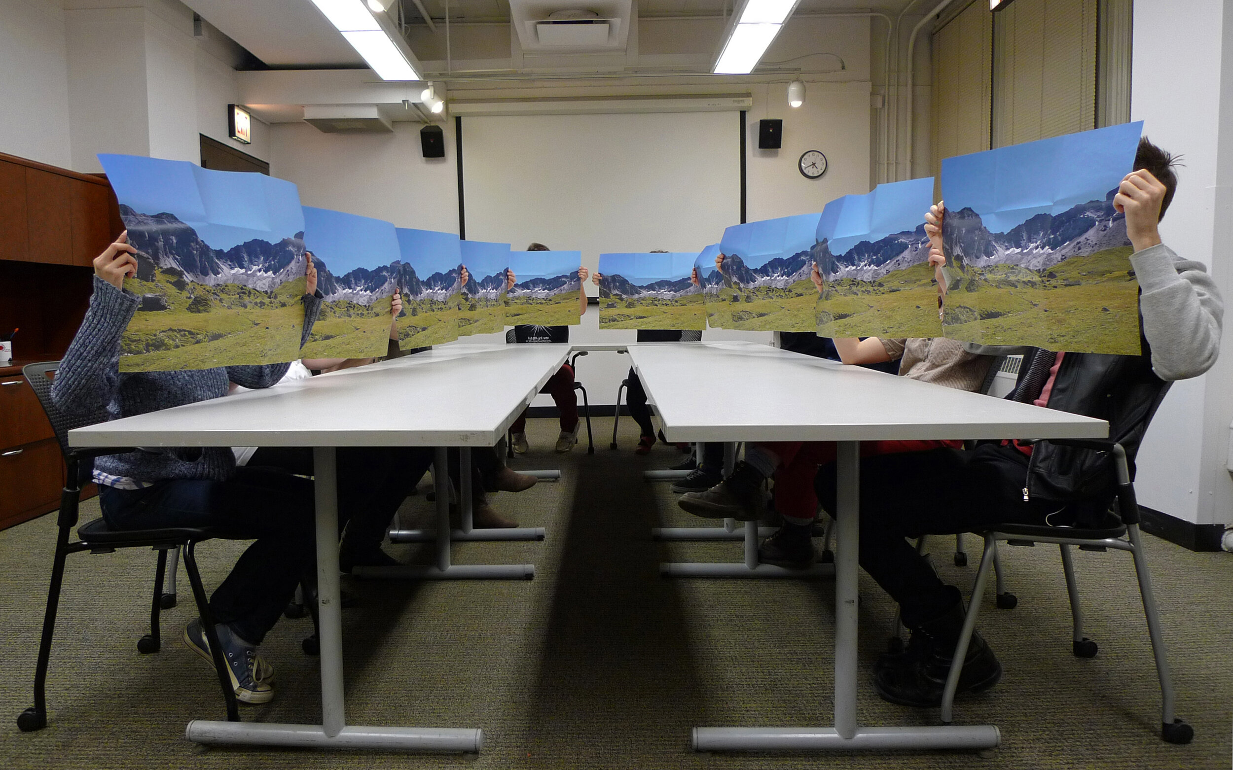 Recreational Meeting (original conference room performance), Photo: Wei Hsinyen