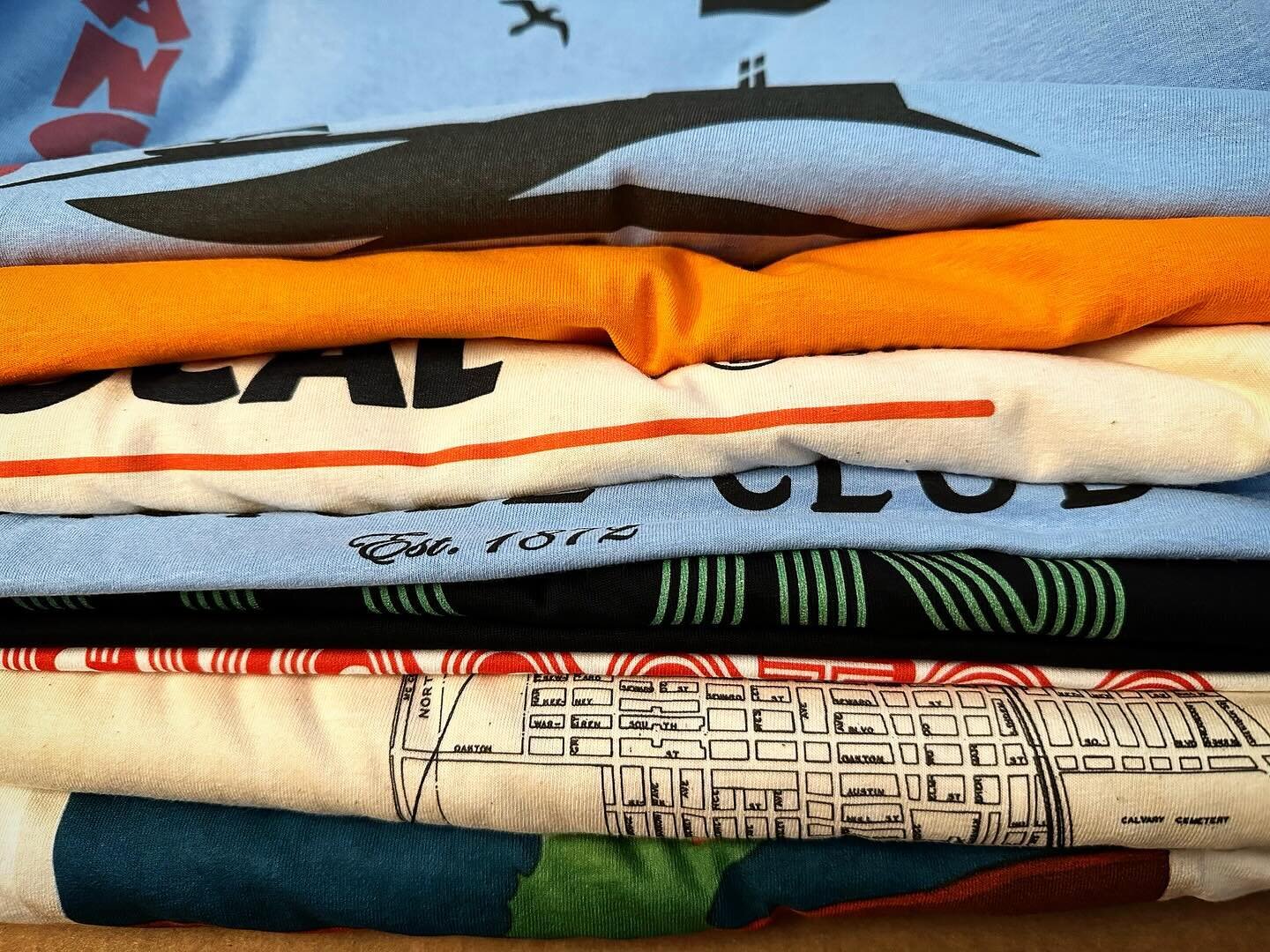 .
Grip of Evanston Tees 
.
Get yourself to @squeezeboxbooks for some awesome records, books and more &hellip;. Including some @goahead_merch tees.
.
#evanston #tshirt #tshirtprinting #tshirtdesign #books #records #smallbusiness