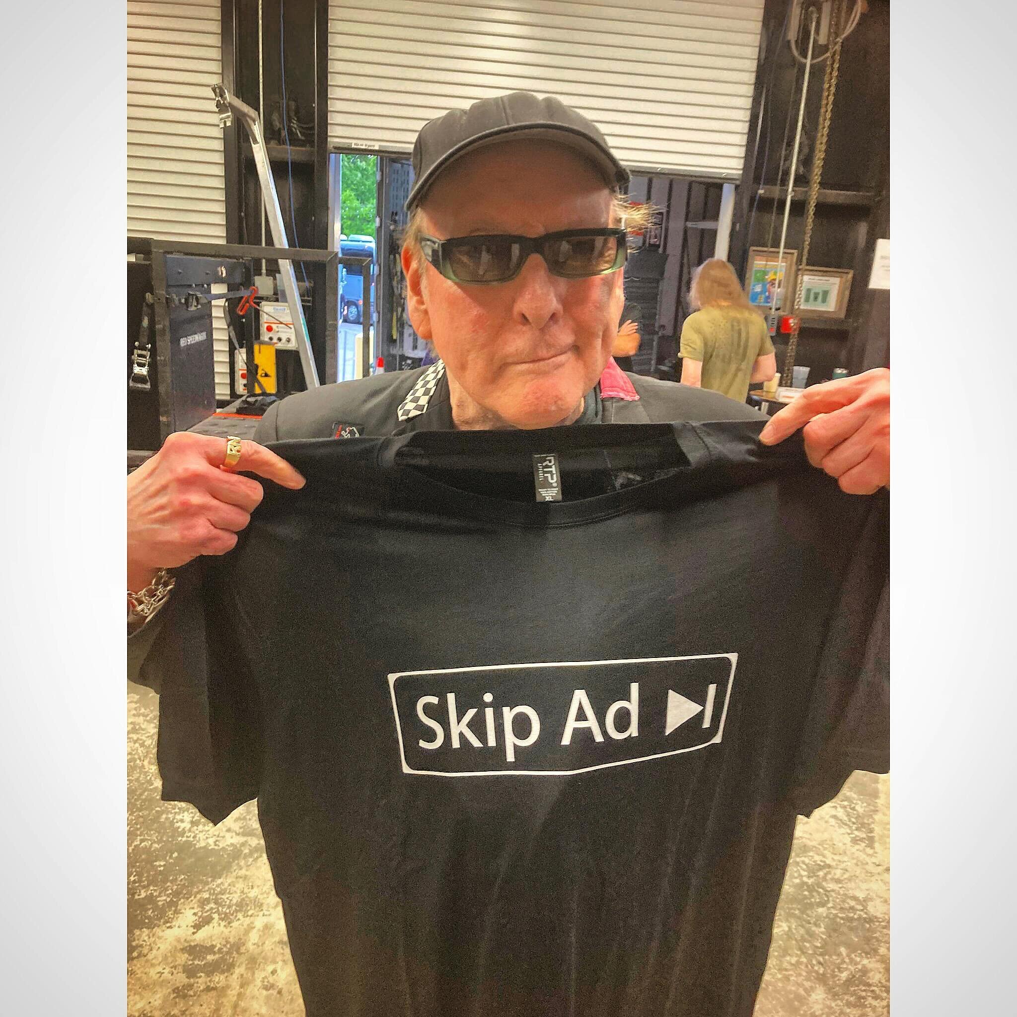 This is an Extraordinary Moment !
The Legendary Rick Nielsen @cheaptrickrick @cheaptrick about to rock the Skip Ad tee !
.
Thanks to the extraordinary coffee boss @jeffo711 for making this happen. Unbelievable.  Totally stoked ! 
.
Shop link in bio