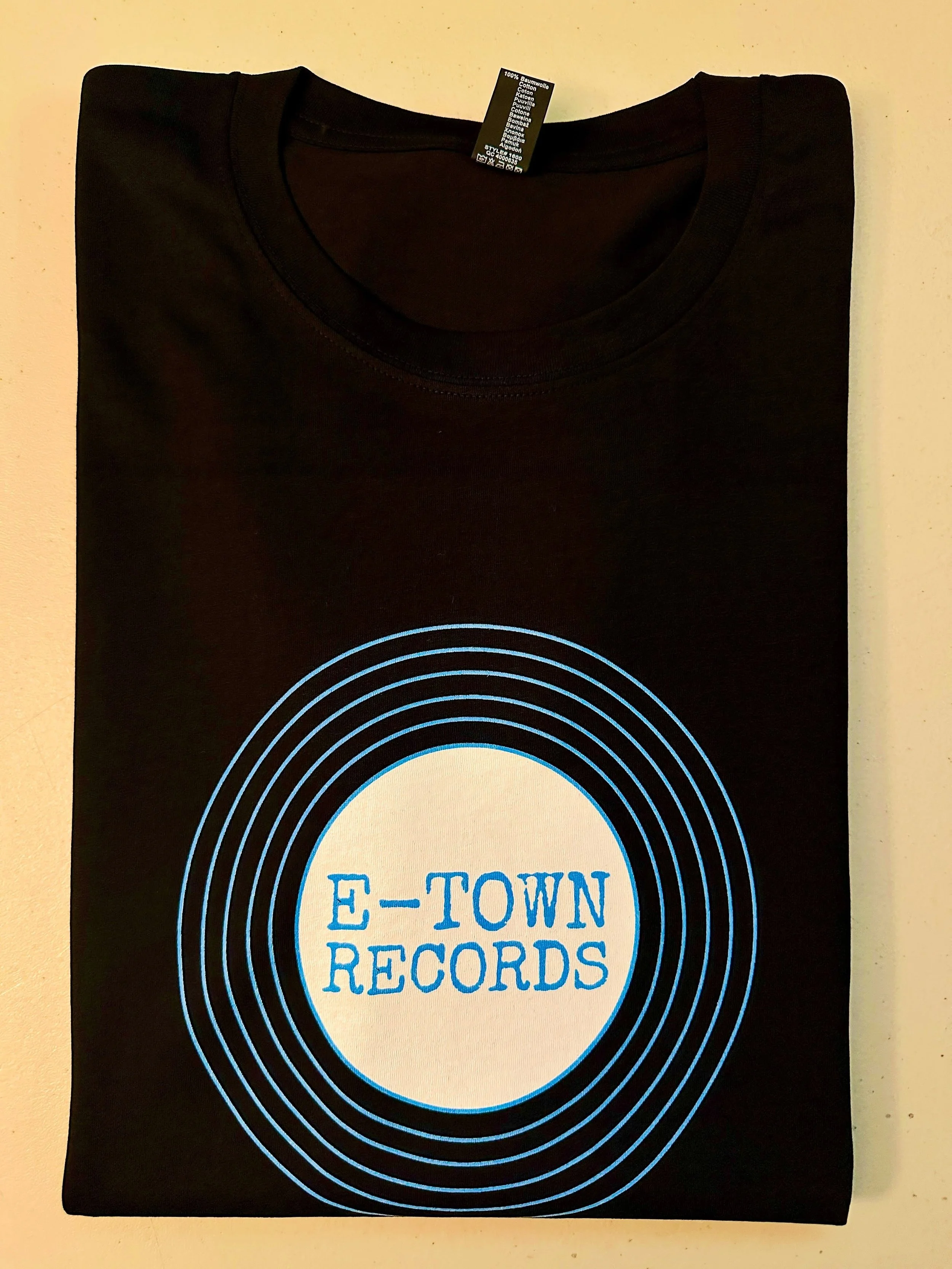Custom gift tee for Dan 
Get yourself to @etown.records #give them a follow 
New vinyl shop in north Evanston
.
Awesome crate diggin today with @squeezeboxbooks