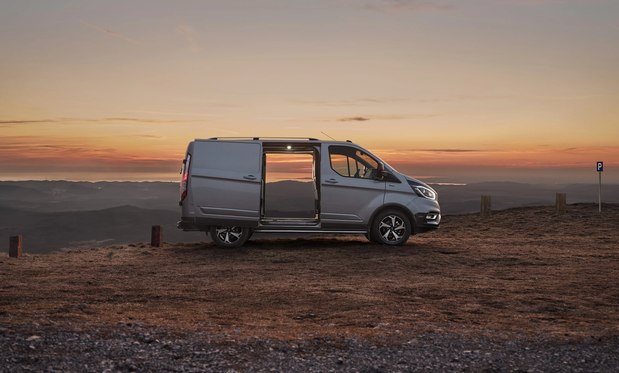 FORD_2020_TRANSIT_CUSTOM_ACTIVE-03.jpg
