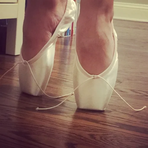 balletpointeshoes.jpeg