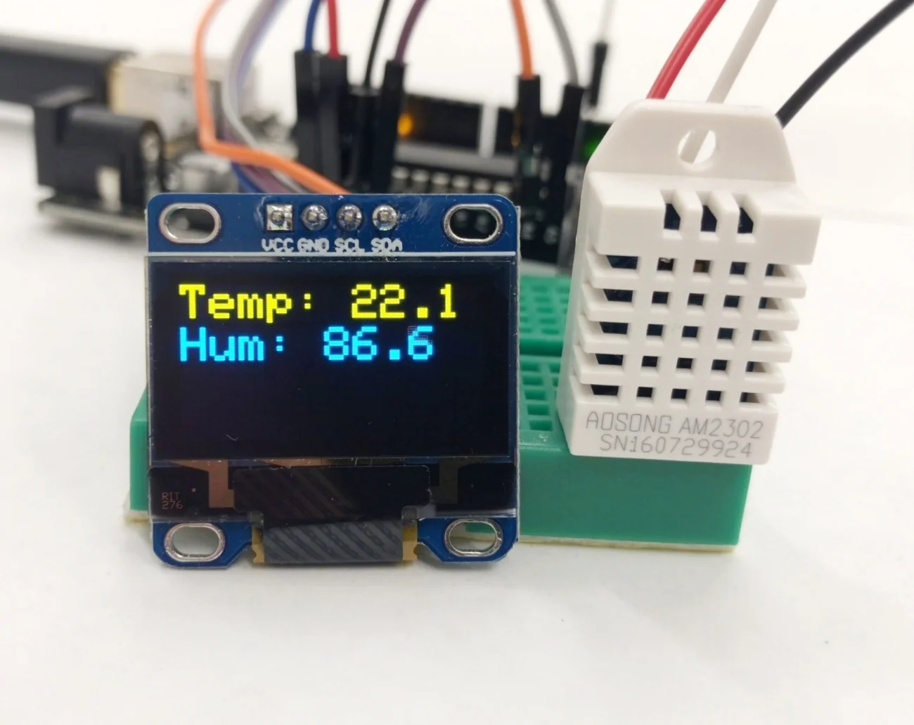 Arduino I2C OLED Display - Temperature and Humidity Display (SSD1306)