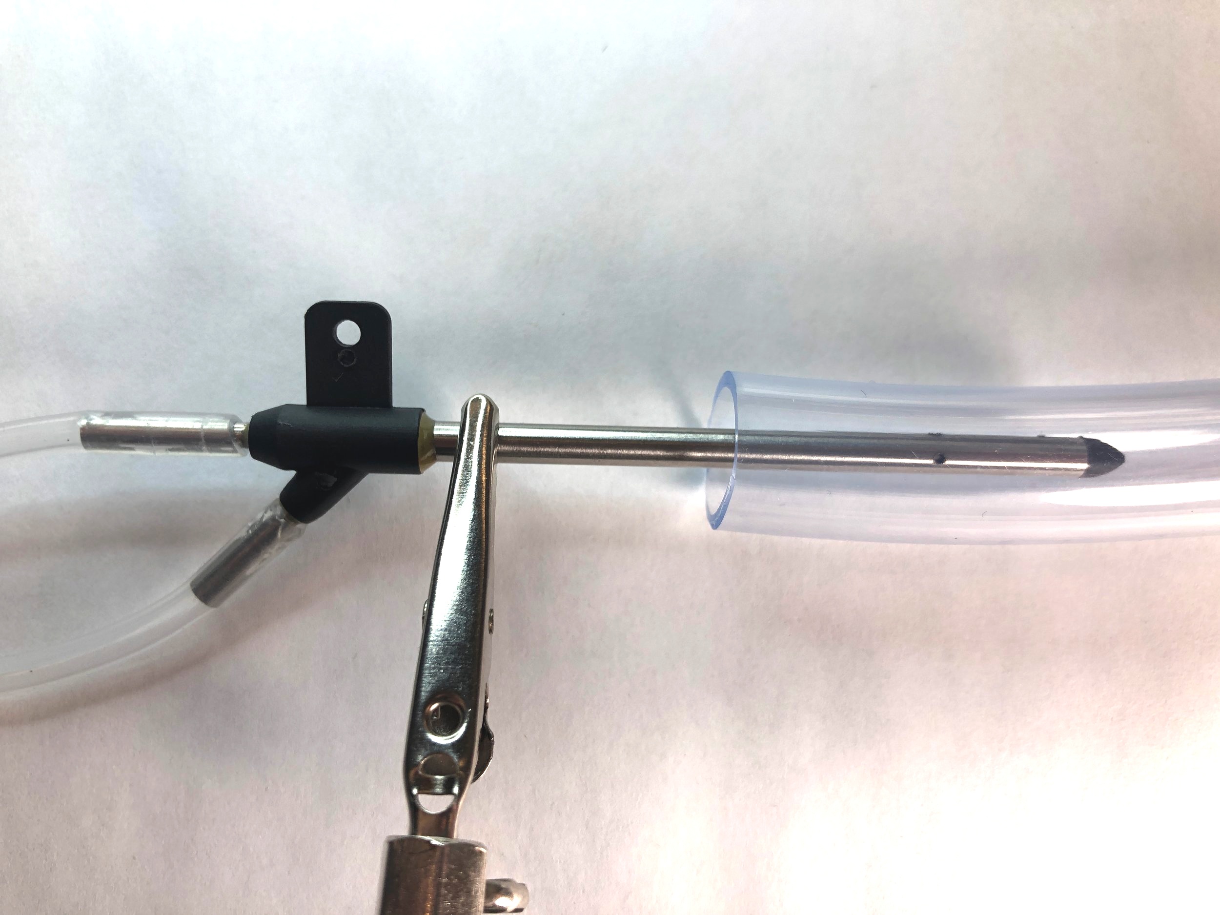 Pitot tube inside acrylic tube with flow