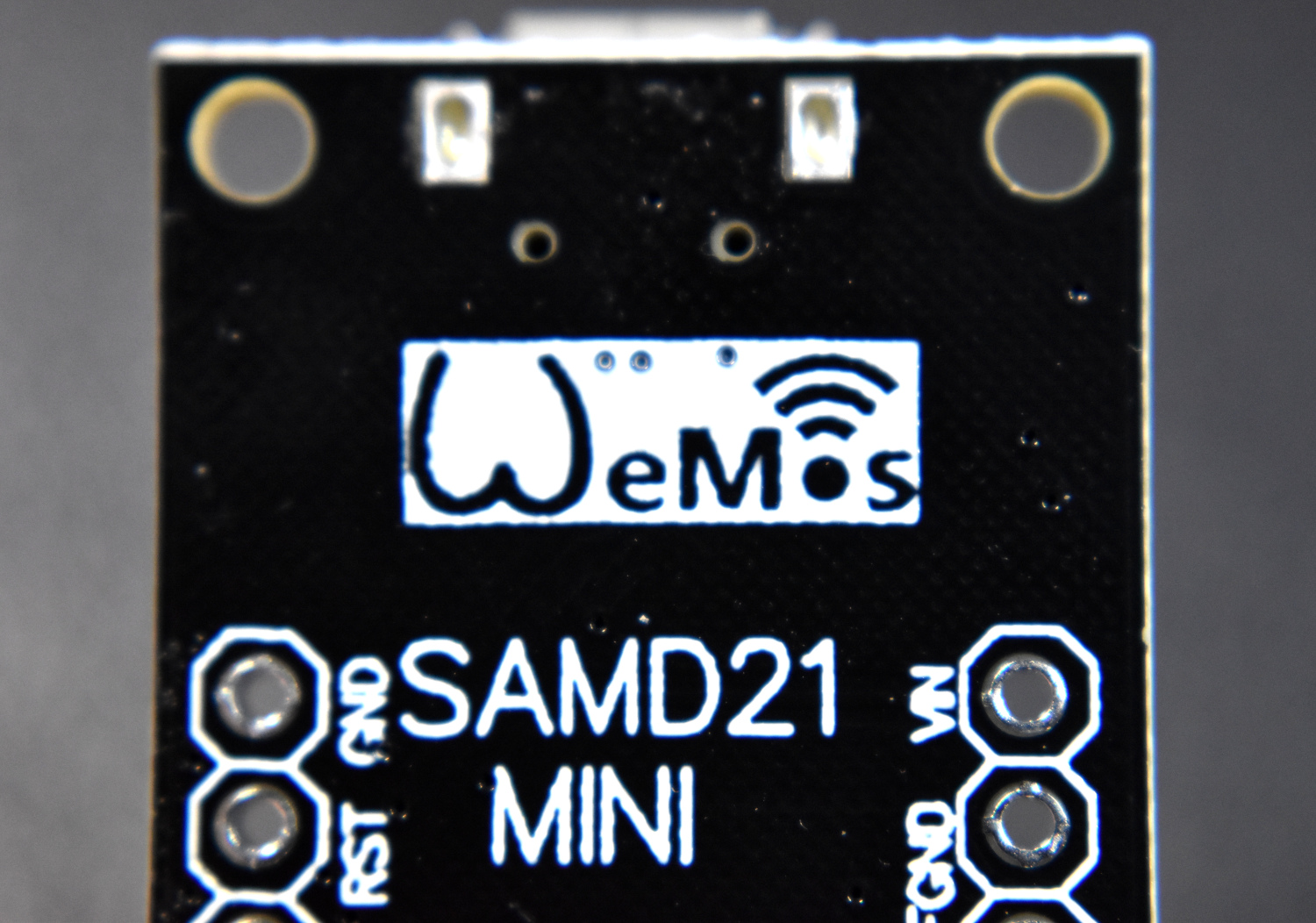 samd21_m0_mini_zoom_back_wemos.JPG