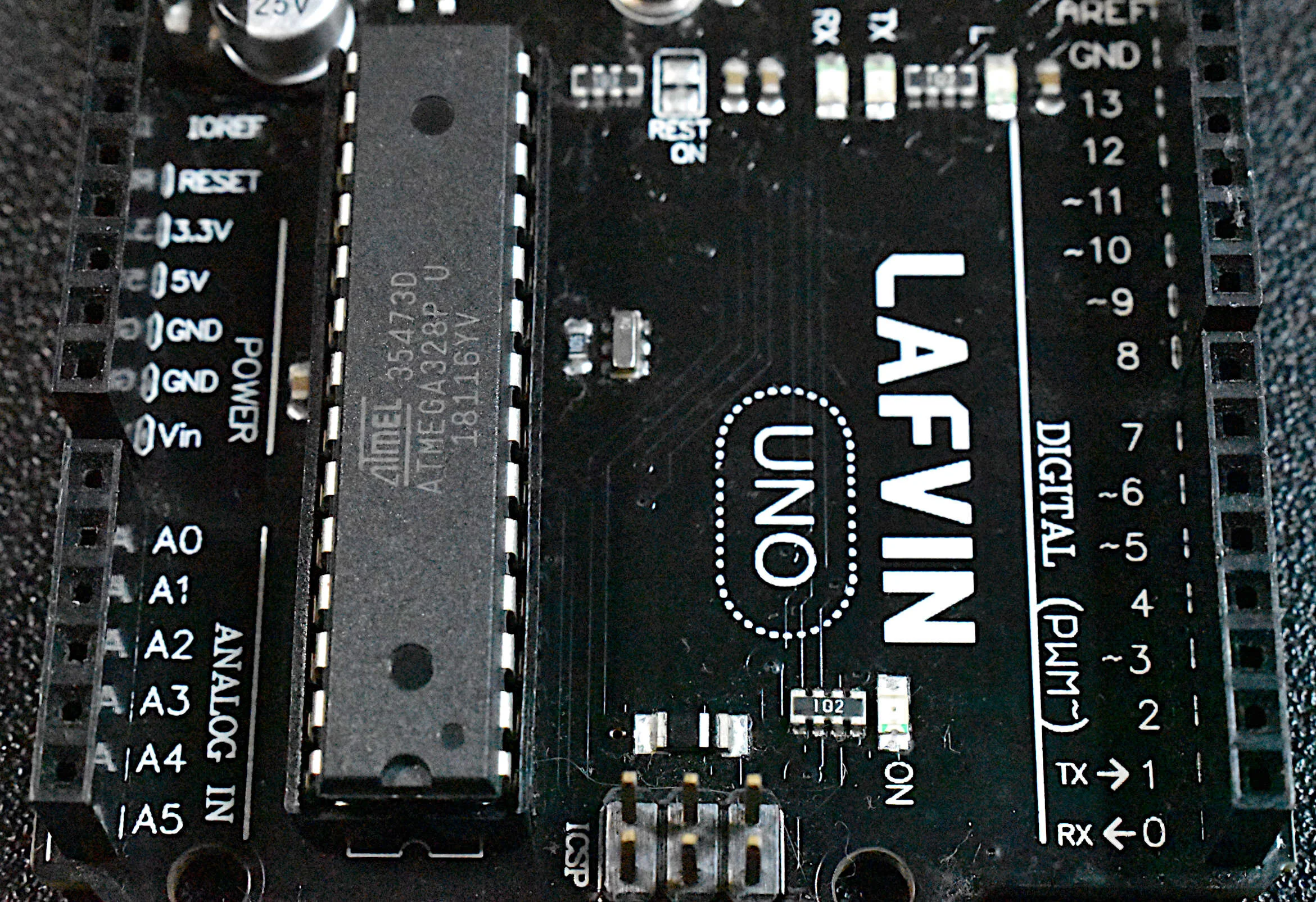 arduino_uno_rev3_top_atmega_zoom.JPG
