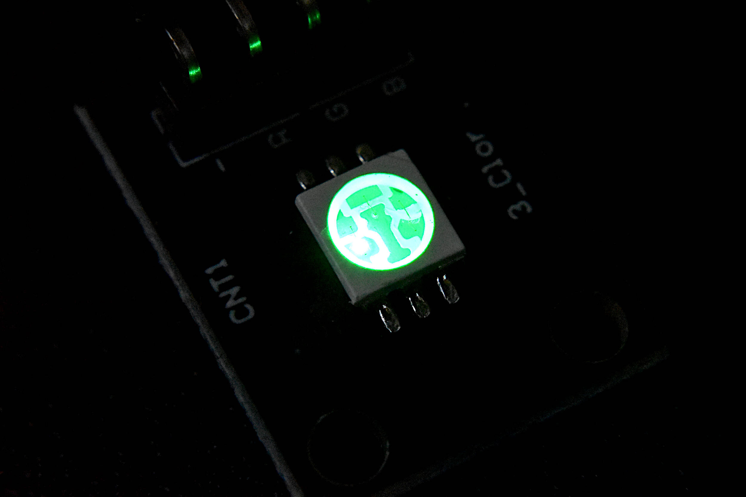 rgb_led_zoom_green.JPG