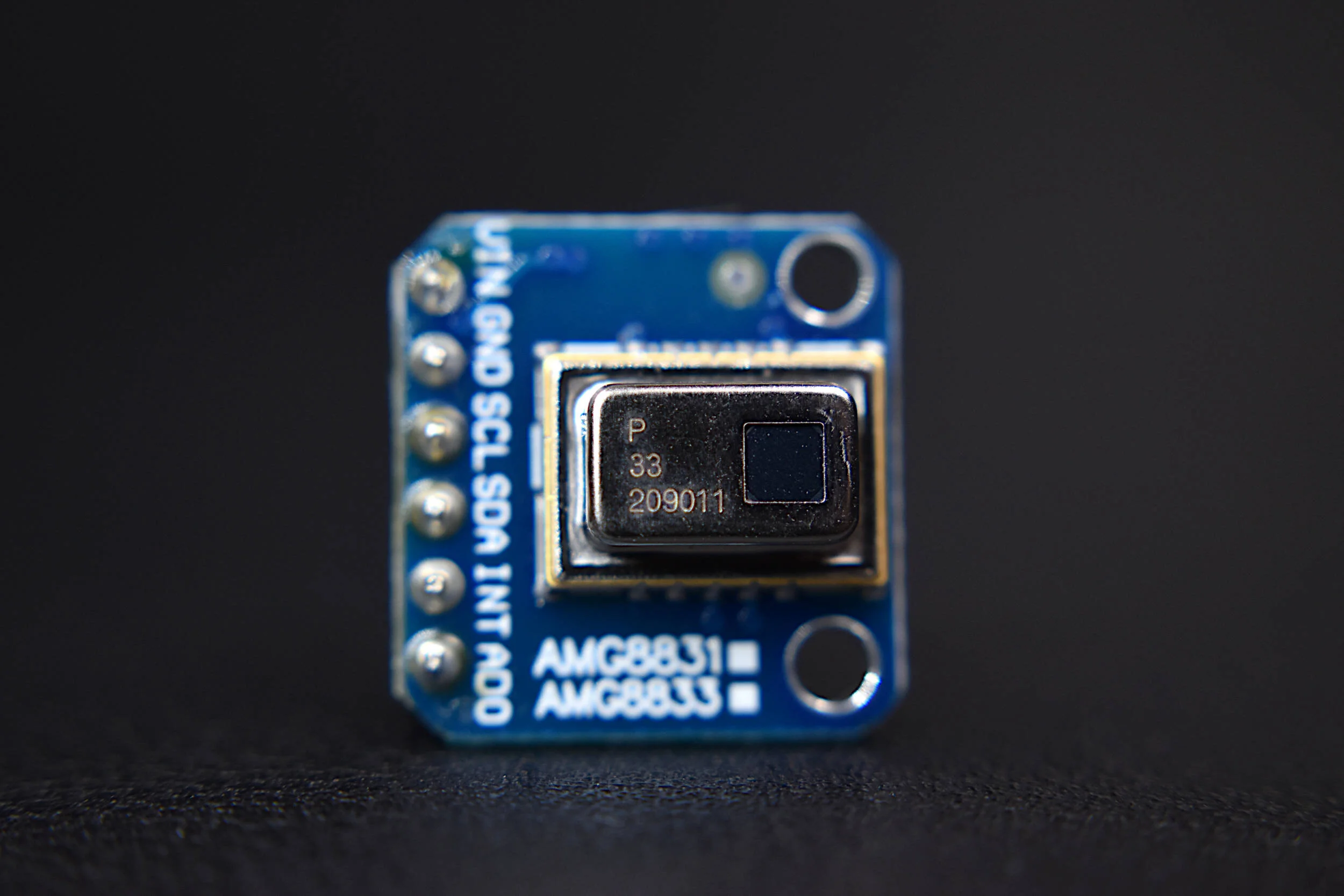 amg8833_zoom_chip_side.JPG