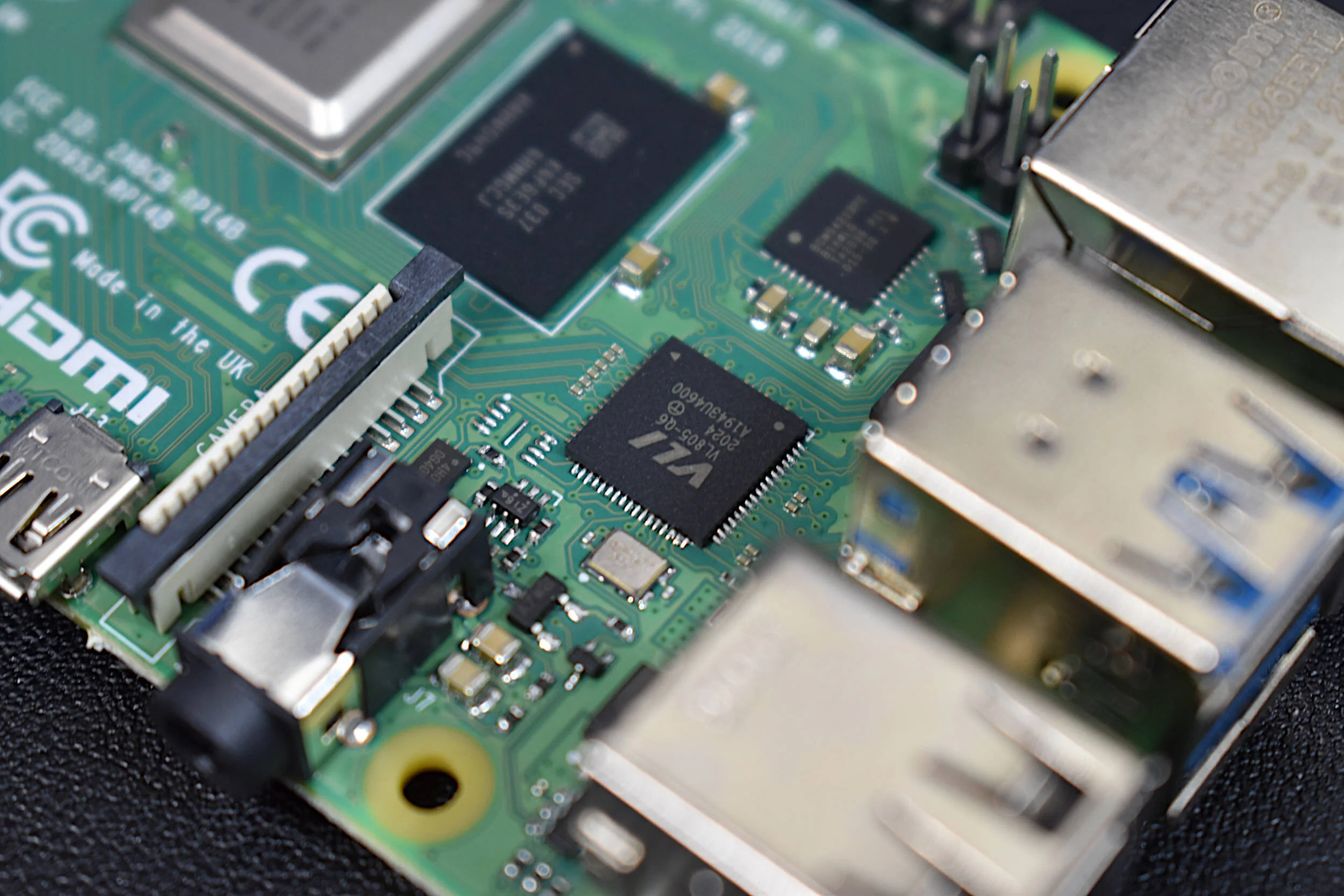 rpi4_2gb_chip_2.JPG