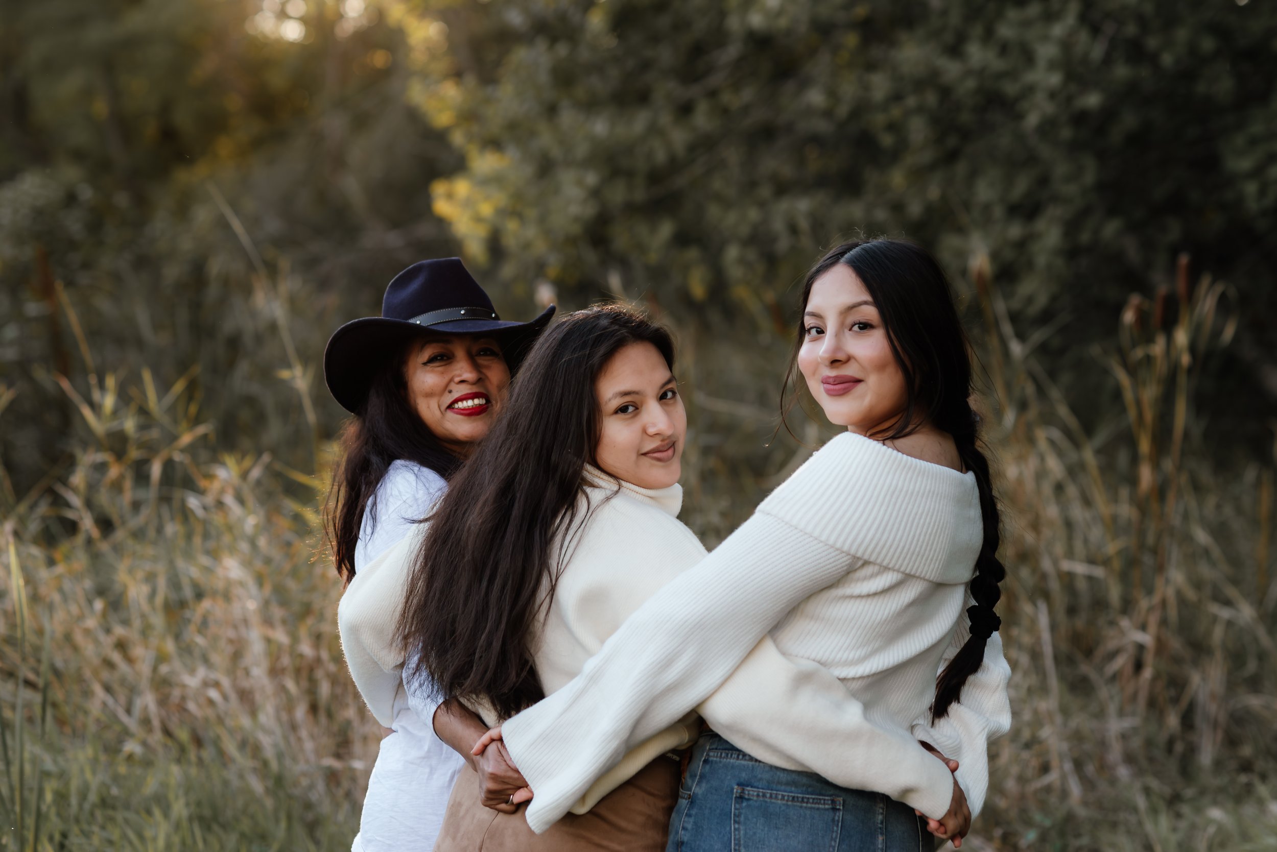 Sisters & Aunt - Family Photo Session - Laeti Photography.jpg