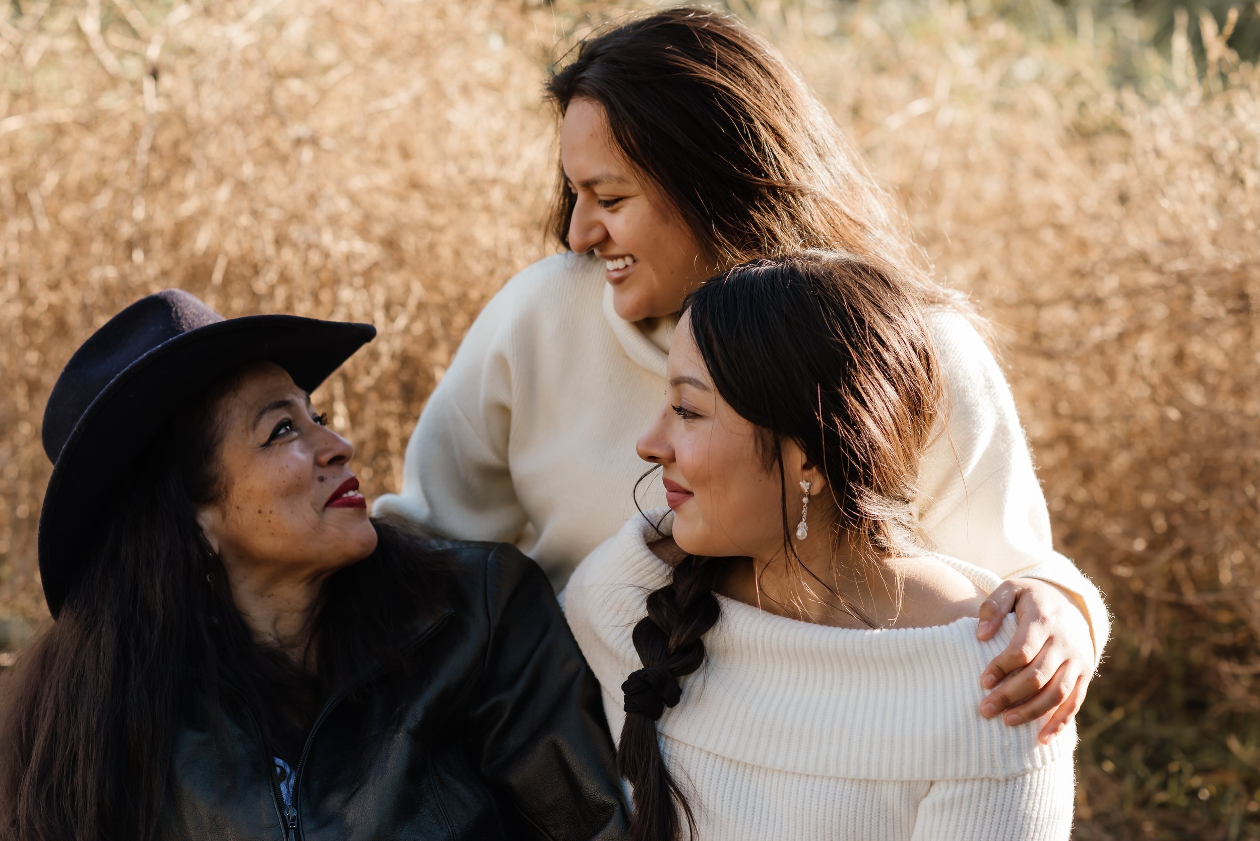 Family+Love+-+Aunt+%26+Sisters+-+Famiy+Photo+Session+-+Laeti+Photography.jpg